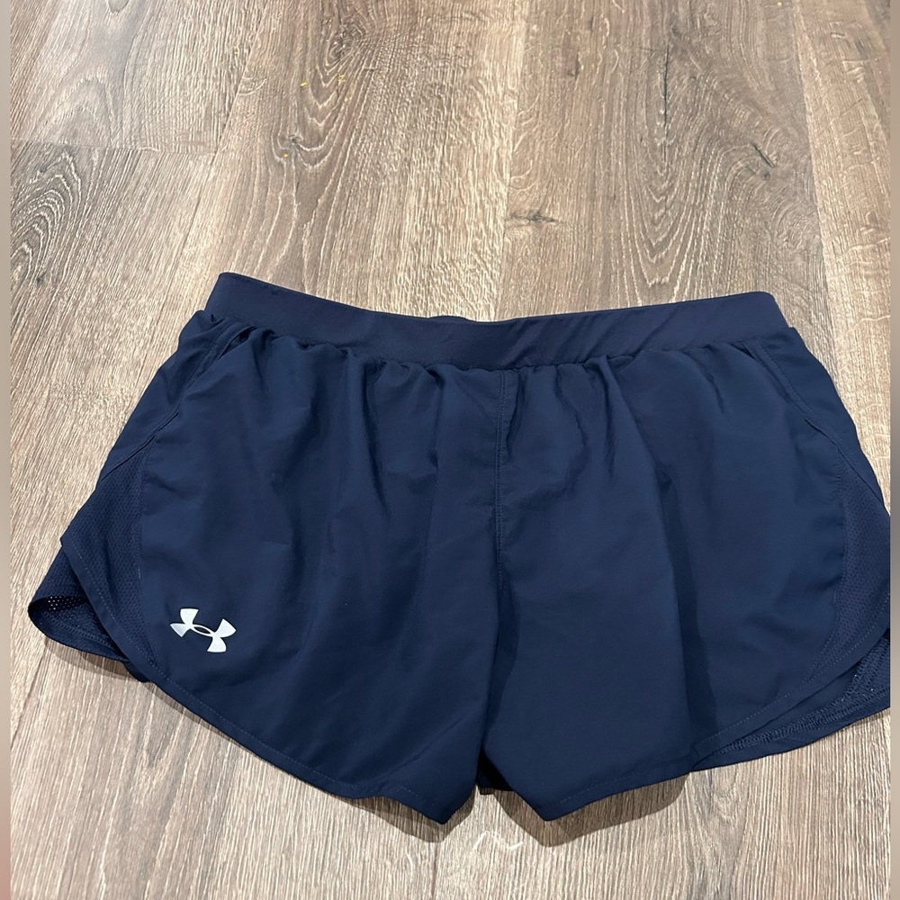 Women’s Under Amour Loose Fit Heat Gear Shorts Sie Large in Navy